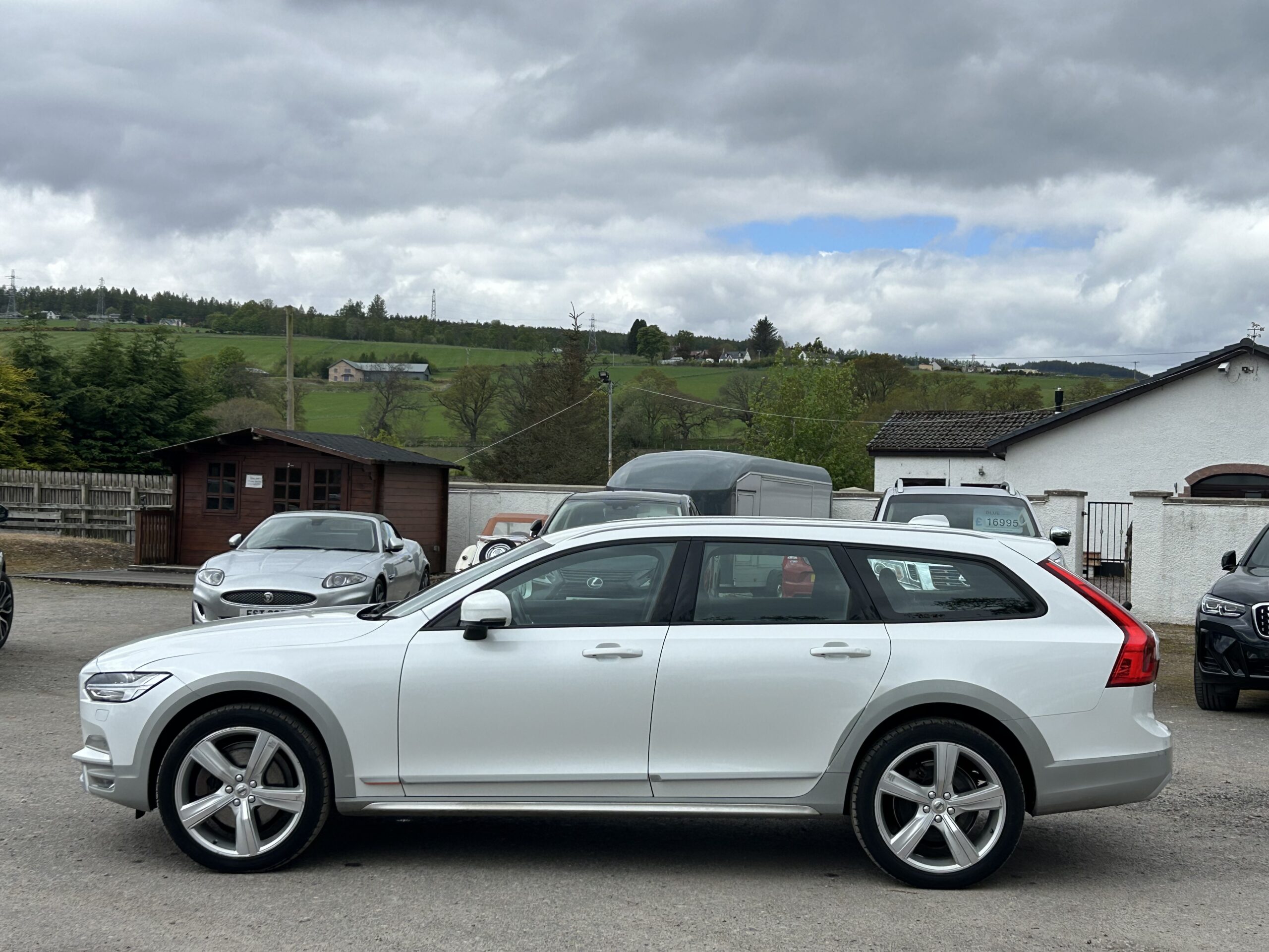 
								2019 Volvo V90 Cross Country D5 PP AWD Ocean Race full									